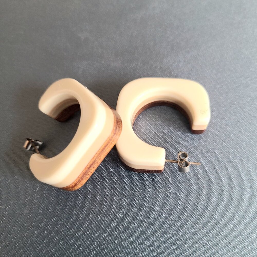 3 colors plastic loop earrings. Brown taupe and beige earrings. - Picture 2 of 7